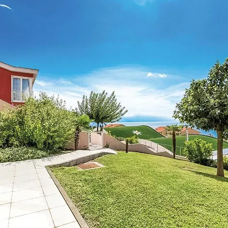 Апартаменты Awesome In With Outdoor Swimming Pool, Sauna And 3 Bedrooms