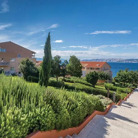 Апартаменты Awesome In With Outdoor Swimming Pool, Sauna And 3 Bedrooms