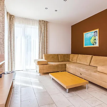 Awesome In With Outdoor Swimming Pool, Sauna And 3 Bedrooms Апартаменты