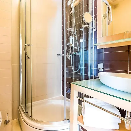 Апартаменты Awesome In With Outdoor Swimming Pool, Sauna And 3 Bedrooms