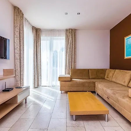 Апартаменты Awesome In With Outdoor Swimming Pool, Sauna And 3 Bedrooms *
